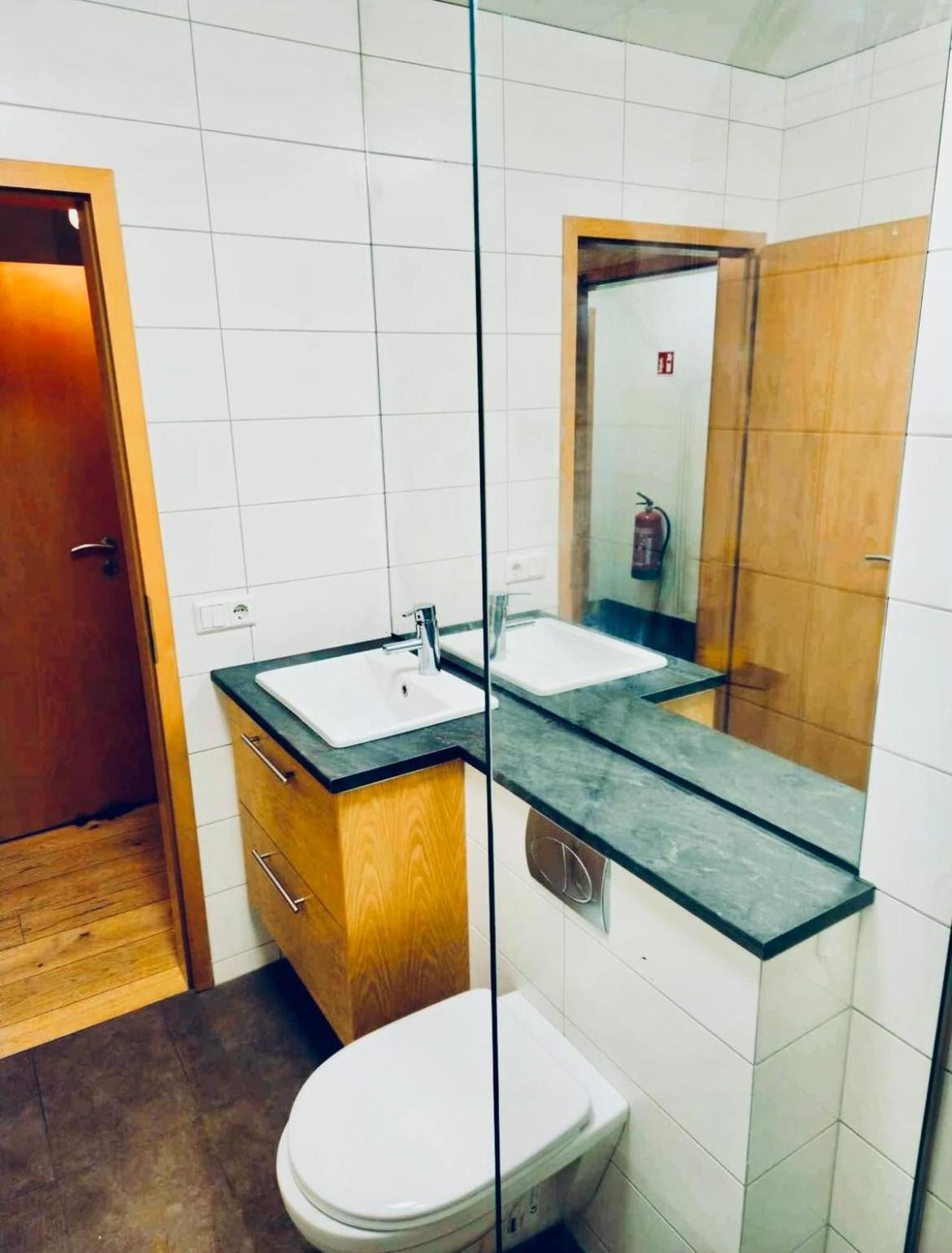 G10 Apartments آكيورِيْري المظهر الخارجي الصورة