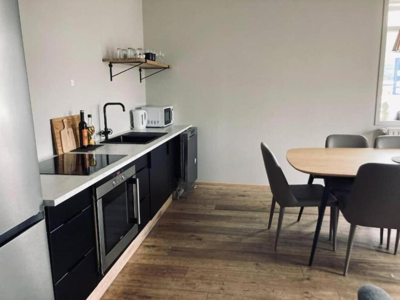 G10 Apartments آكيورِيْري المظهر الخارجي الصورة