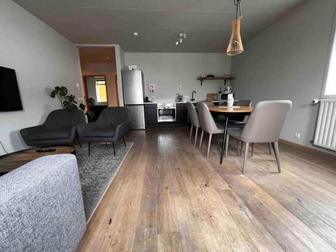 G10 Apartments آكيورِيْري المظهر الخارجي الصورة