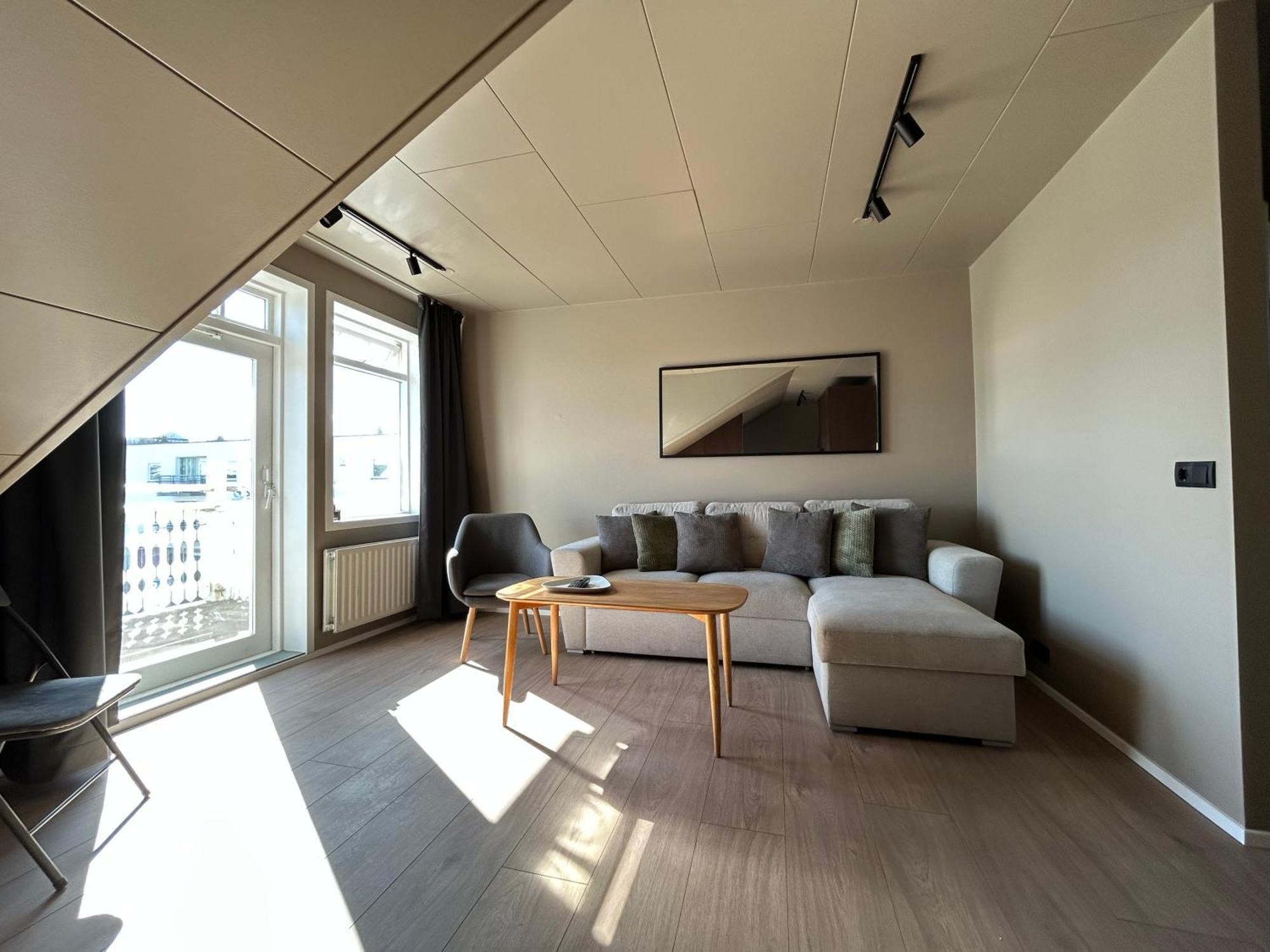 G10 Apartments آكيورِيْري المظهر الخارجي الصورة